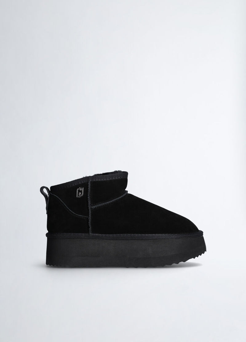 Warm suede boots black