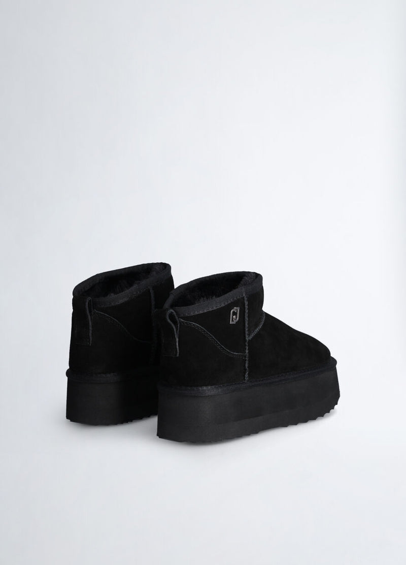 Warm suede boots black