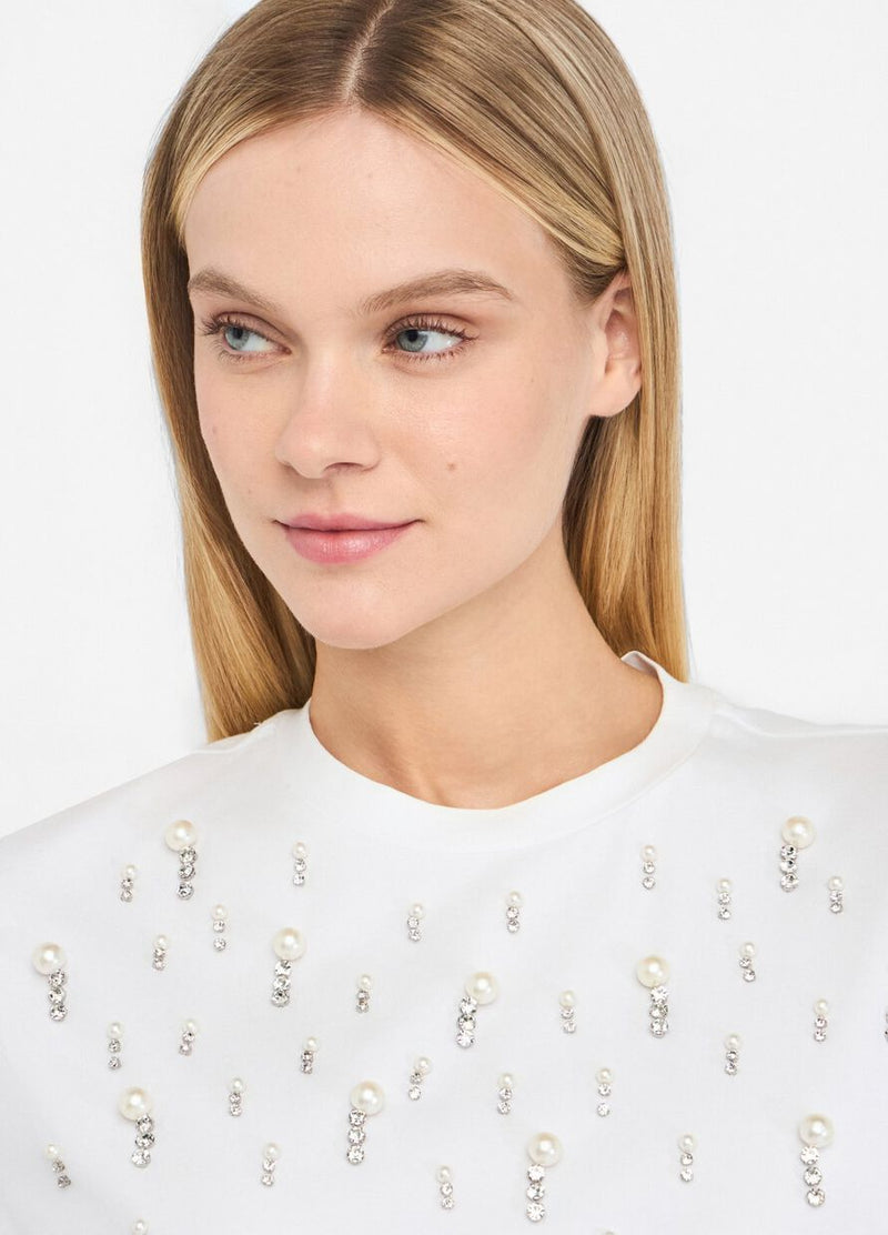 T-shirt with pearls and rhinestones